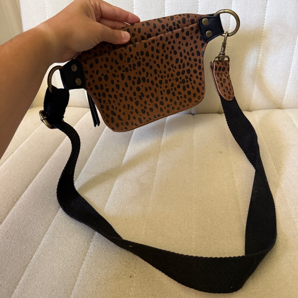 Universal Thread Pleather Leopard Print Brown Cro… - image 6